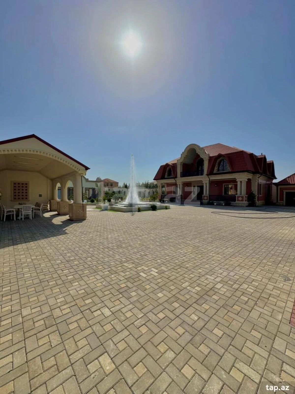 Satılır 5 otaqlı həyət evi 300 m²