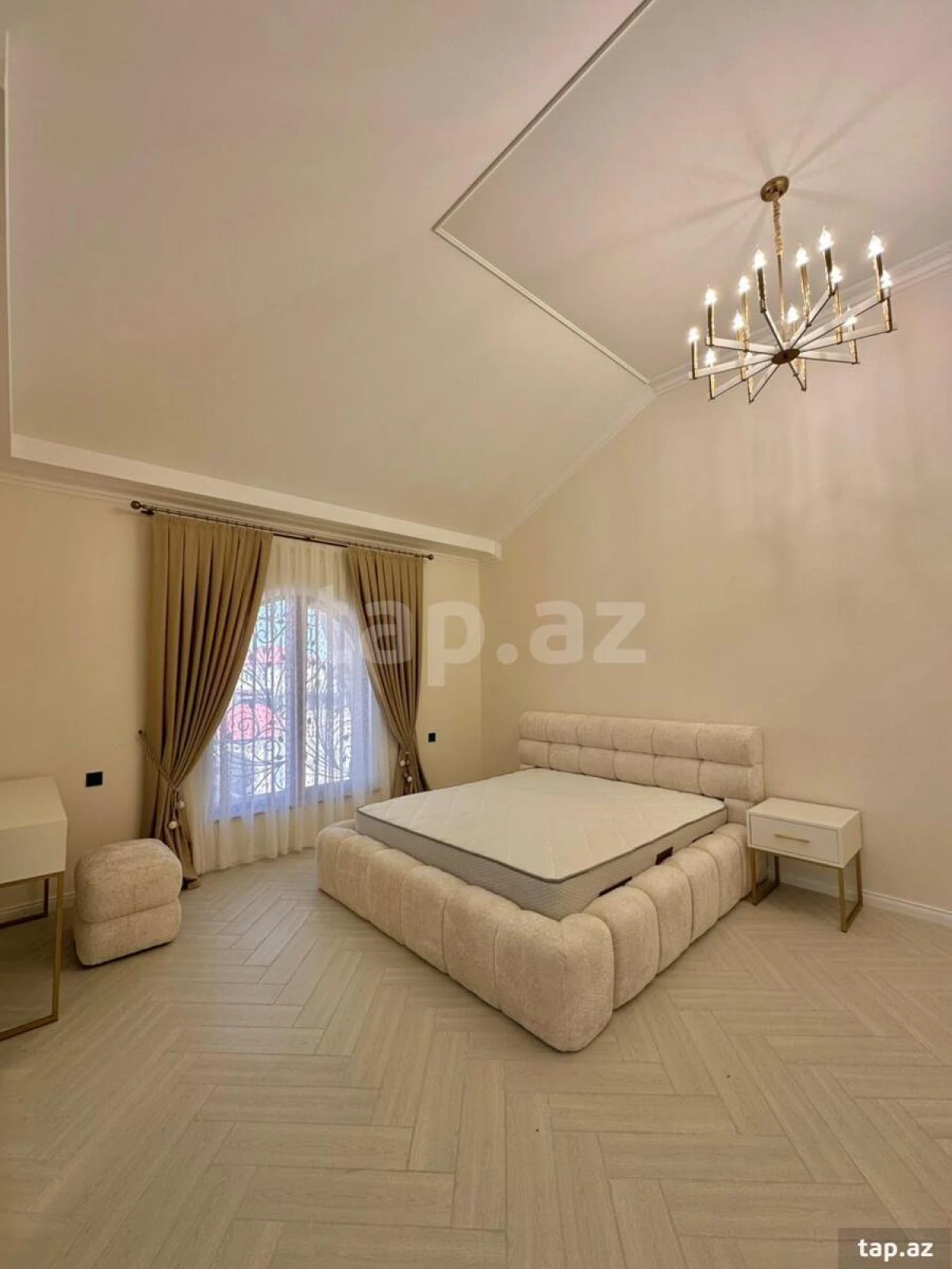 Satılır 5 otaqlı həyət evi 300 m²