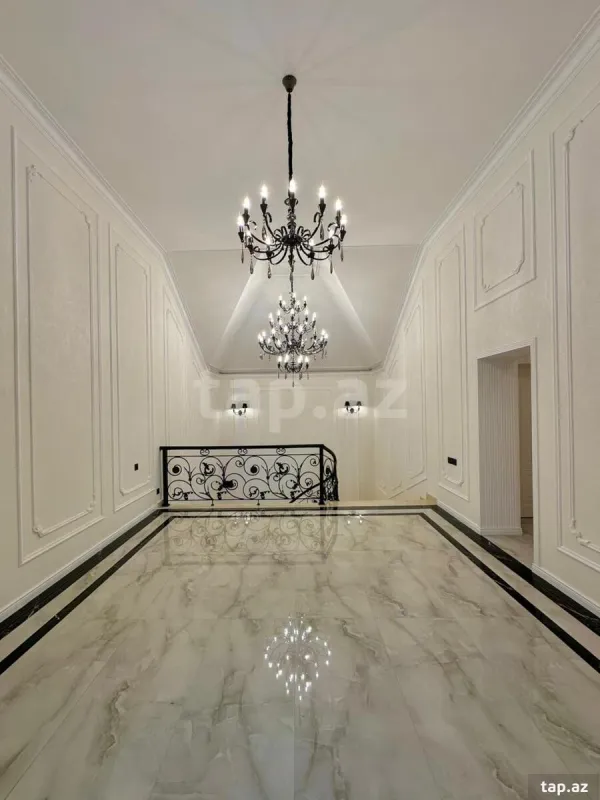 Satılır 5 otaqlı həyət evi 300 m²