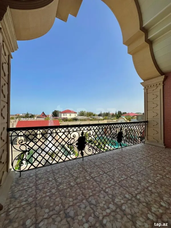 Satılır 5 otaqlı həyət evi 300 m²