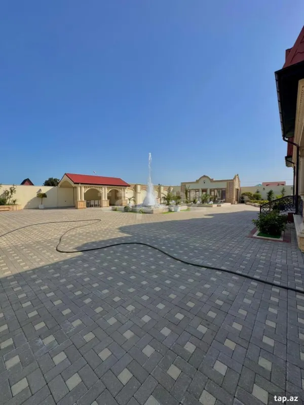 Satılır 5 otaqlı həyət evi 300 m²