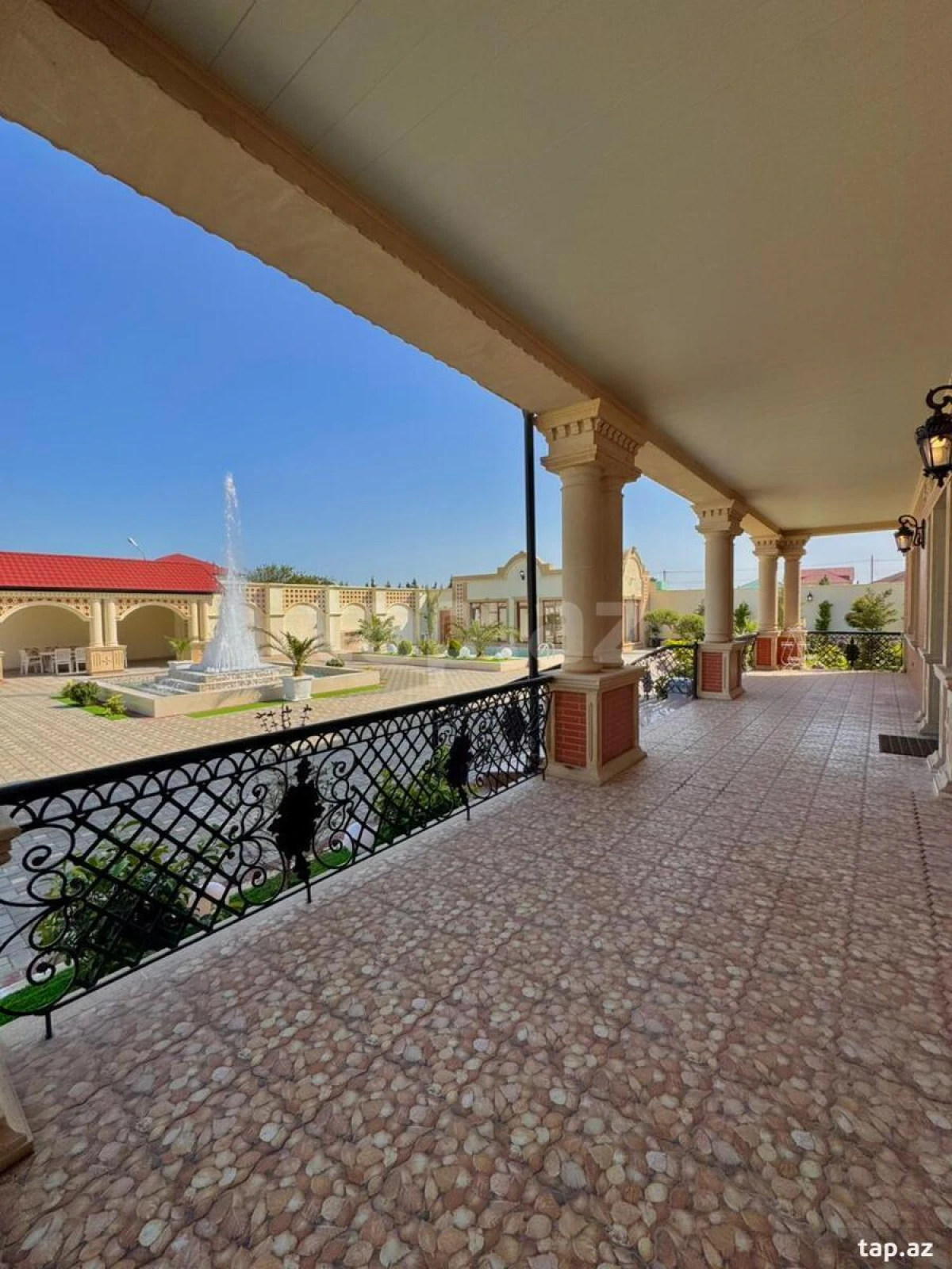 Satılır 5 otaqlı həyət evi 300 m²