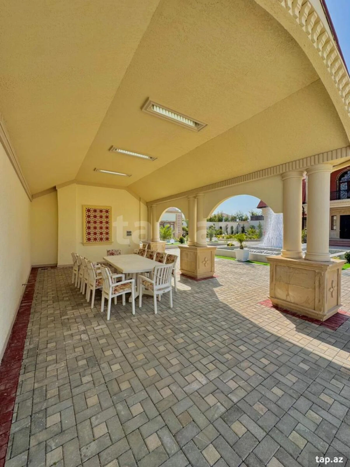 Satılır 5 otaqlı həyət evi 300 m²