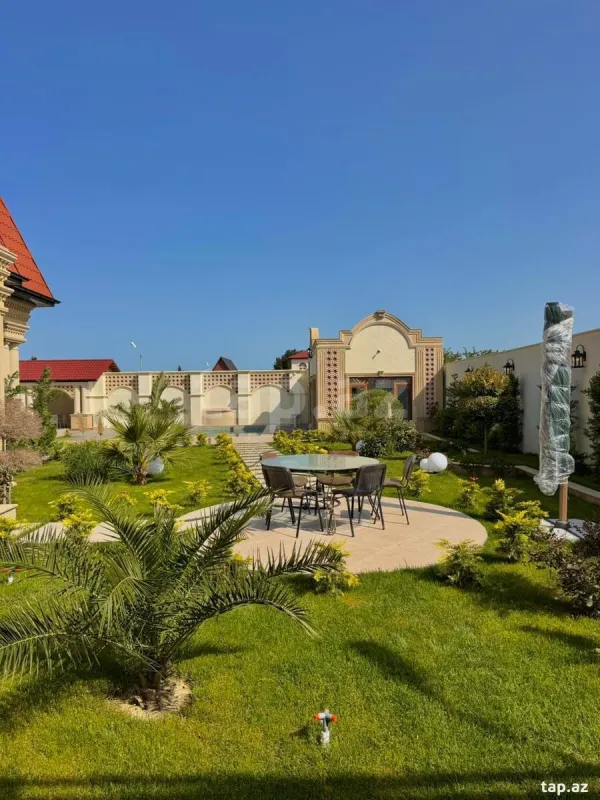 Satılır 5 otaqlı həyət evi 300 m²