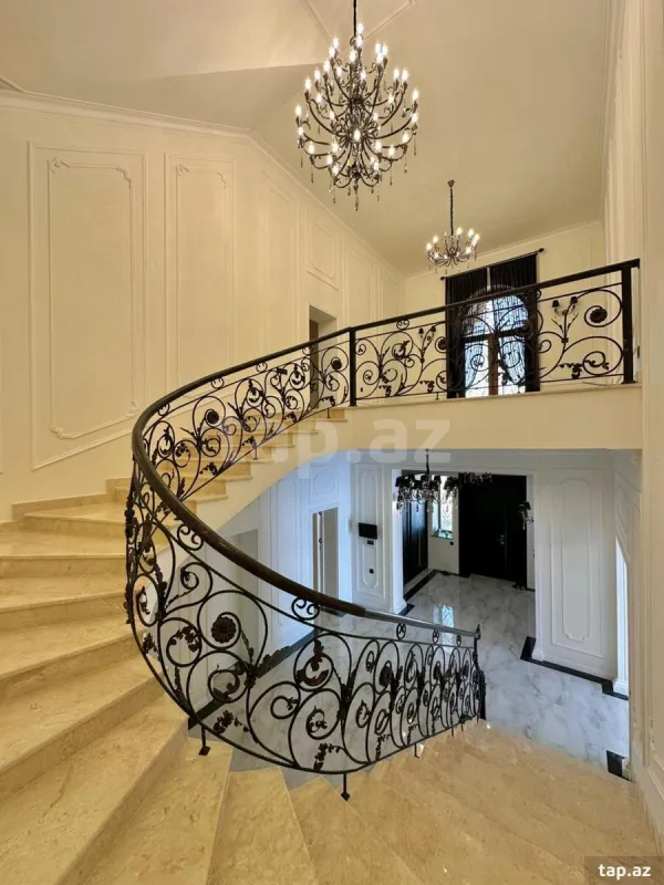 Satılır 5 otaqlı həyət evi 300 m²