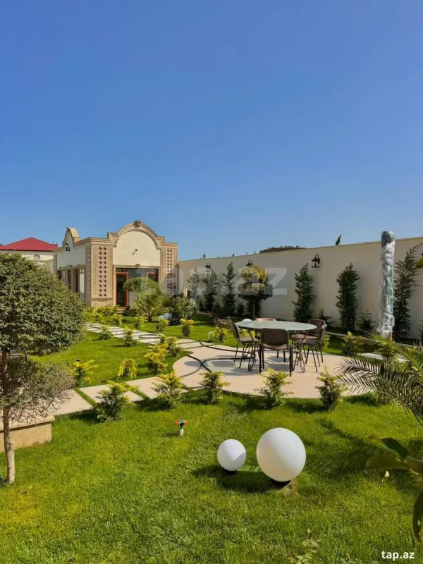 Satılır 5 otaqlı həyət evi 300 m²