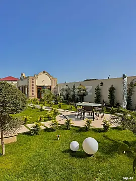 Satılır 5 otaqlı həyət evi 300 m²