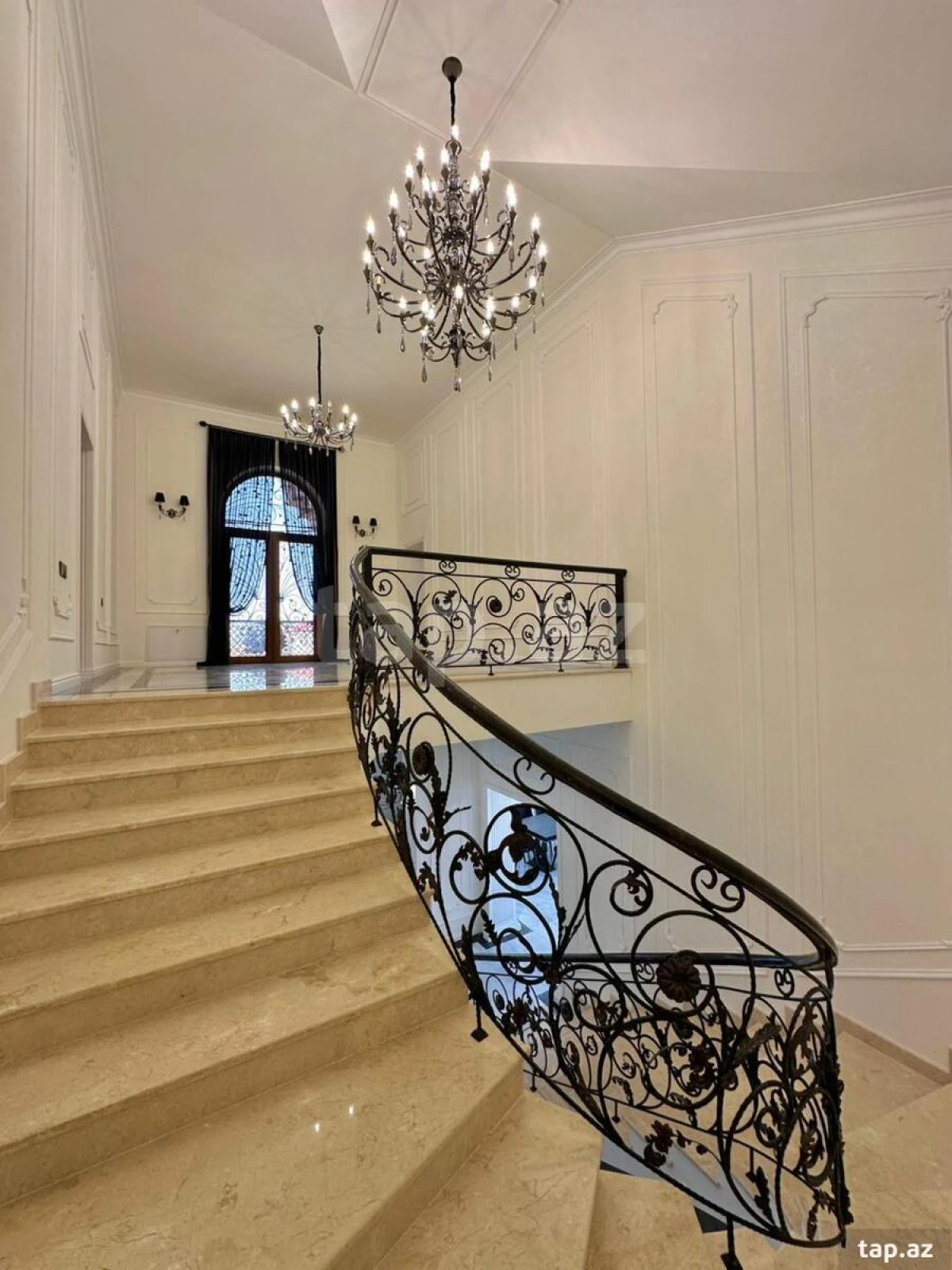 Satılır 5 otaqlı həyət evi 300 m²