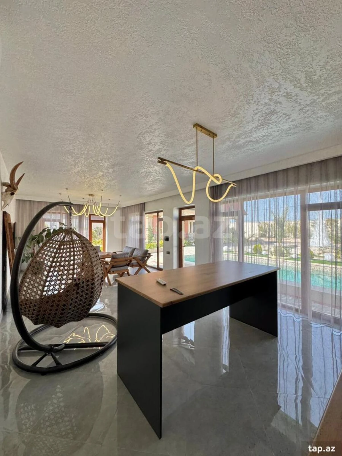 Satılır 5 otaqlı həyət evi 300 m²