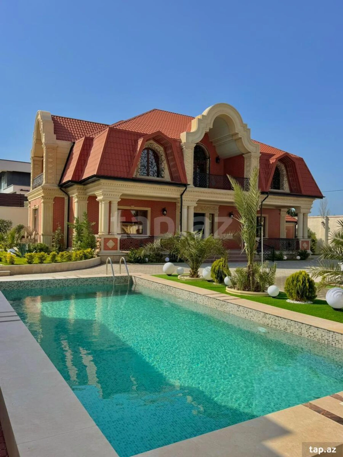 Satılır 5 otaqlı həyət evi 300 m²