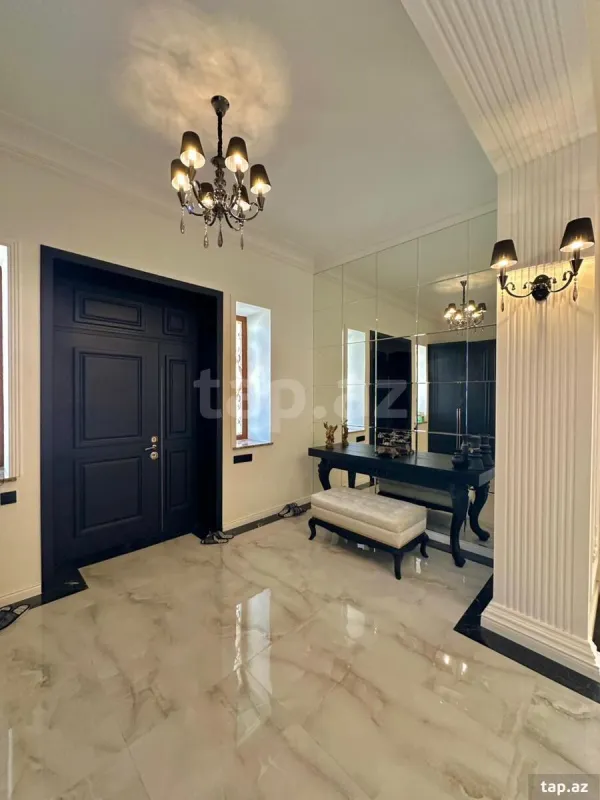 Satılır 5 otaqlı həyət evi 300 m²