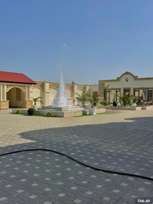 Satılır 5 otaqlı həyət evi 300 m²