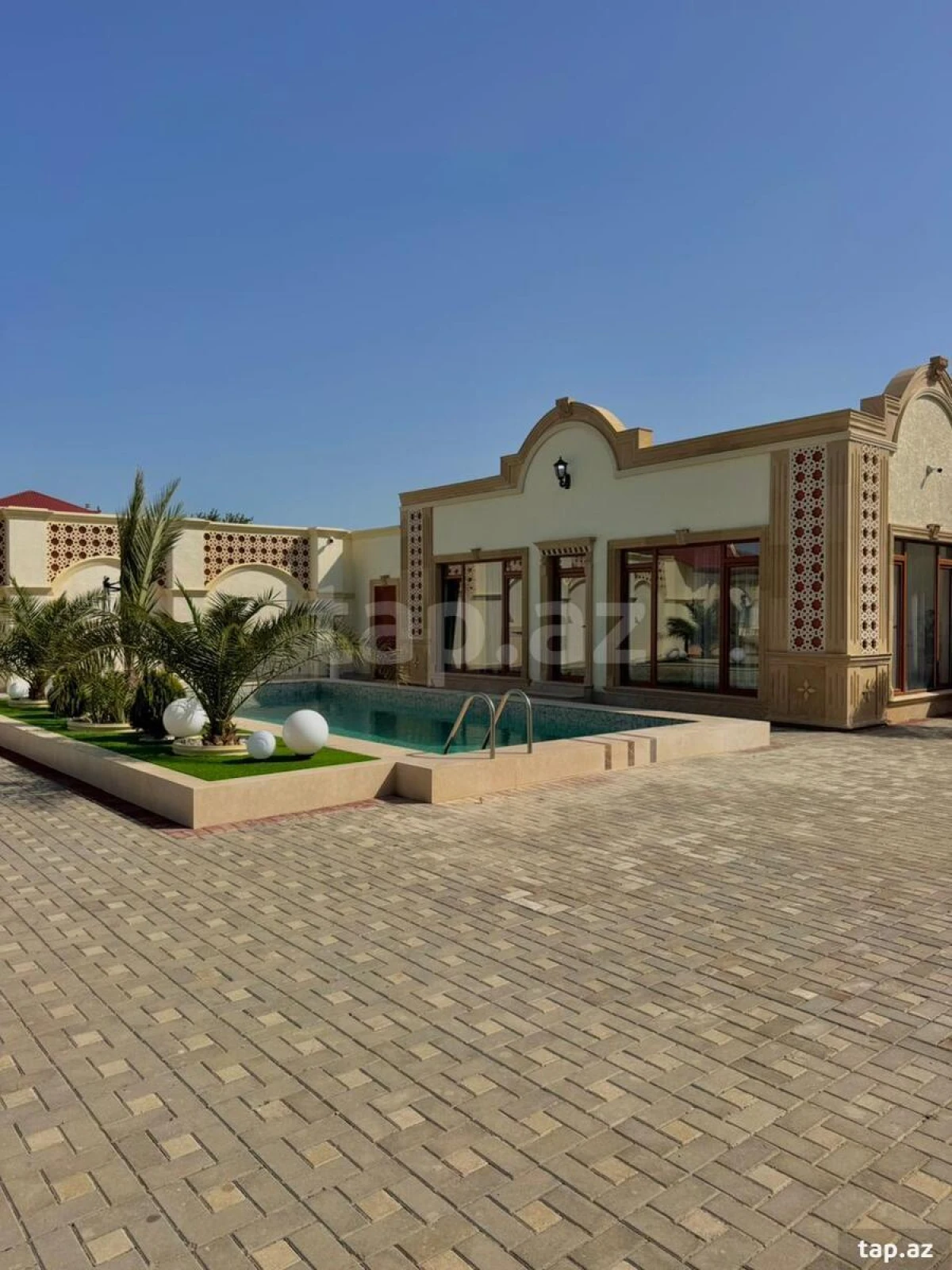 Satılır 5 otaqlı həyət evi 300 m²