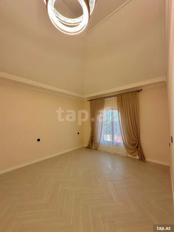Satılır 5 otaqlı həyət evi 300 m²