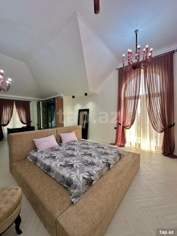 Satılır 5 otaqlı həyət evi 300 m²