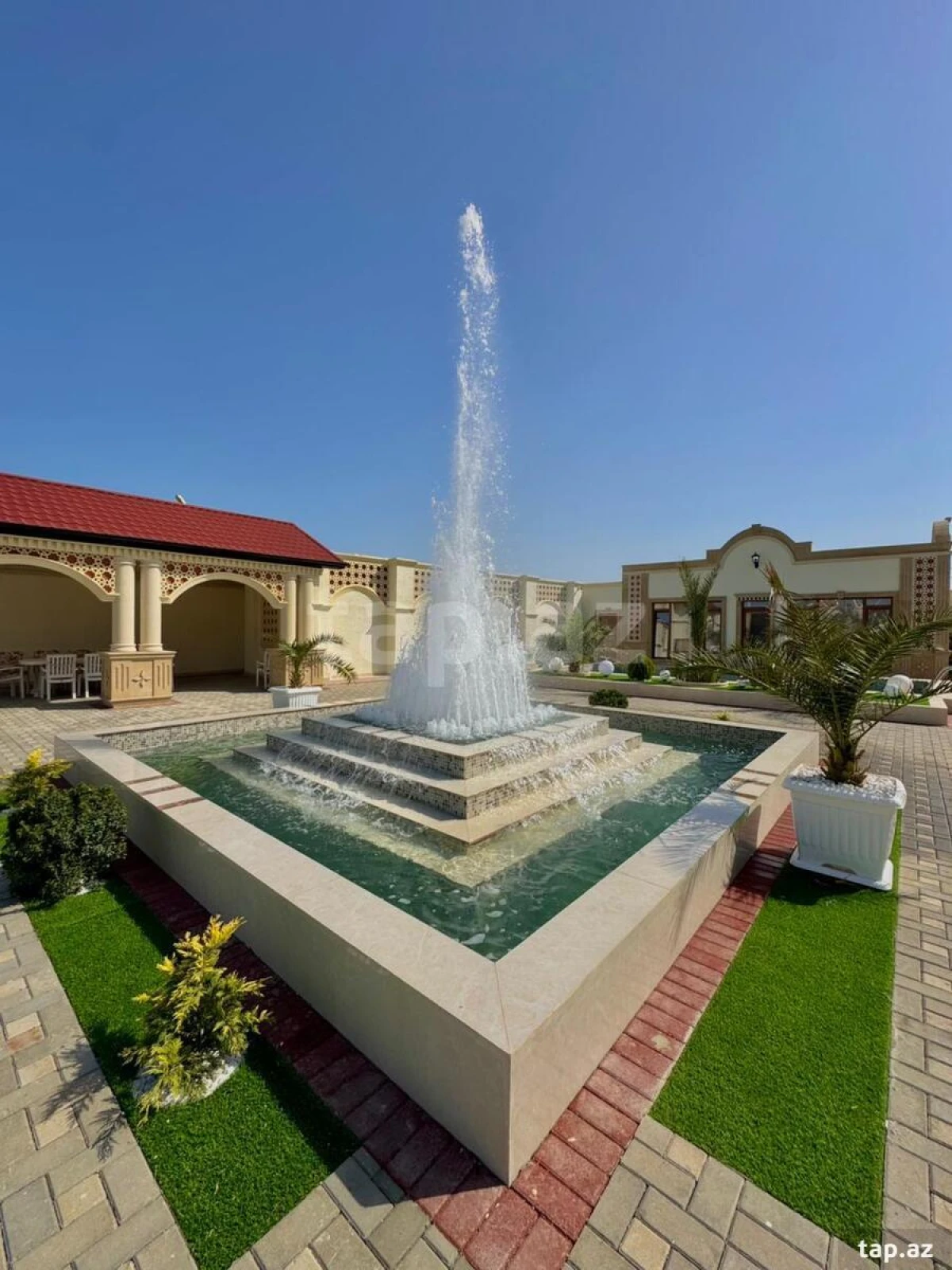 Satılır 5 otaqlı həyət evi 300 m²