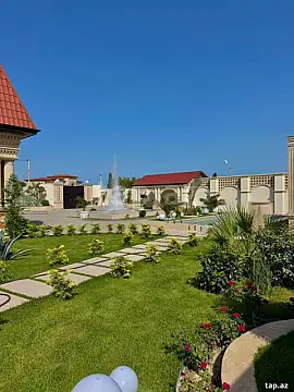 Satılır 5 otaqlı həyət evi 300 m²