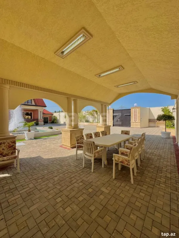 Satılır 5 otaqlı həyət evi 300 m²
