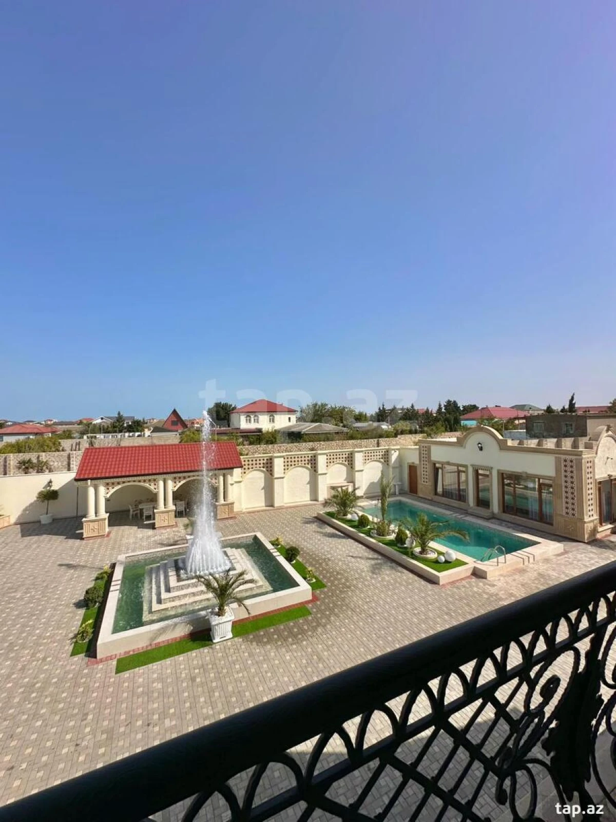Satılır 5 otaqlı həyət evi 300 m²