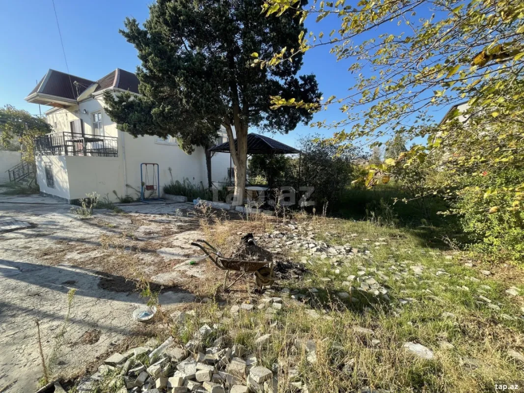 Satılır 4 otaqlı həyət evi