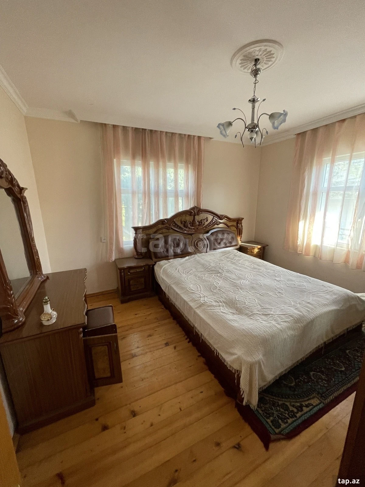 Satılır 4 otaqlı həyət evi