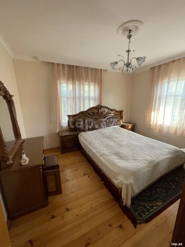 Satılır 4 otaqlı həyət evi