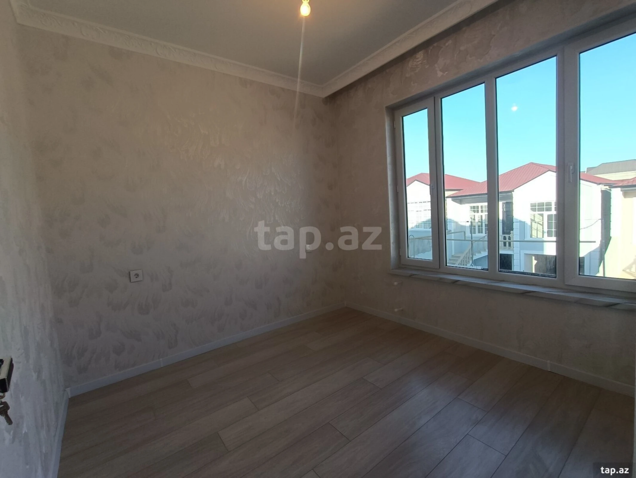 Satılır 4 otaqlı həyət evi