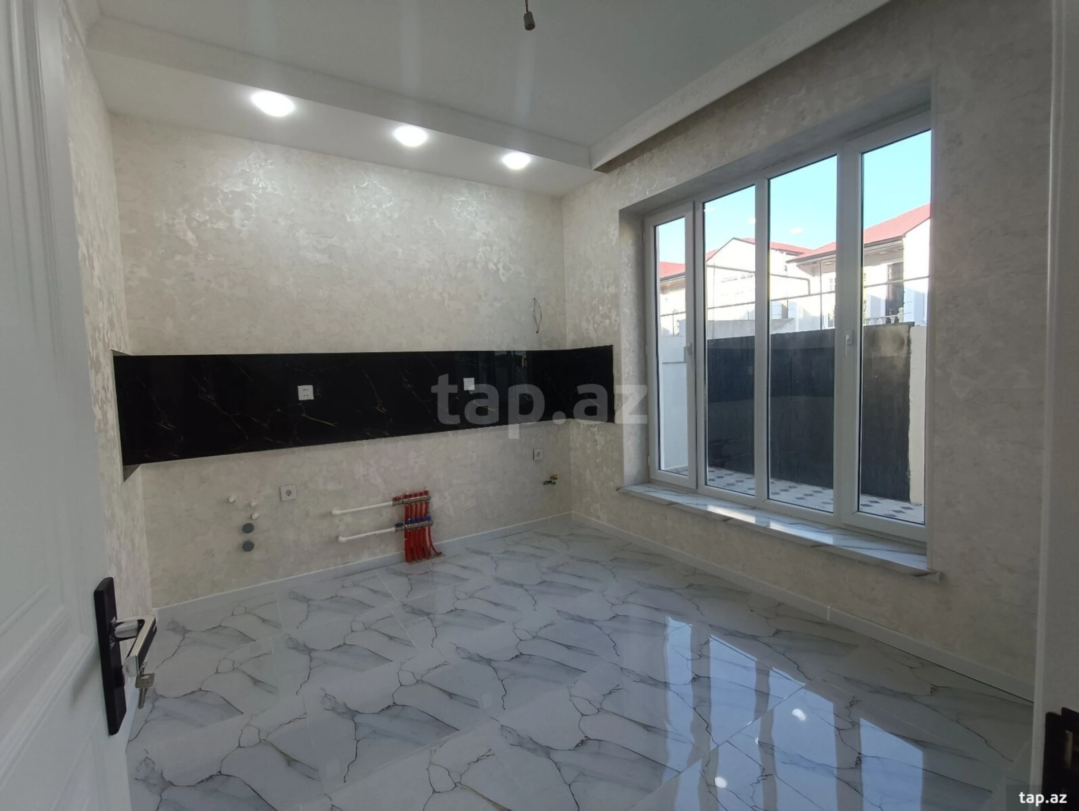 Satılır 4 otaqlı həyət evi