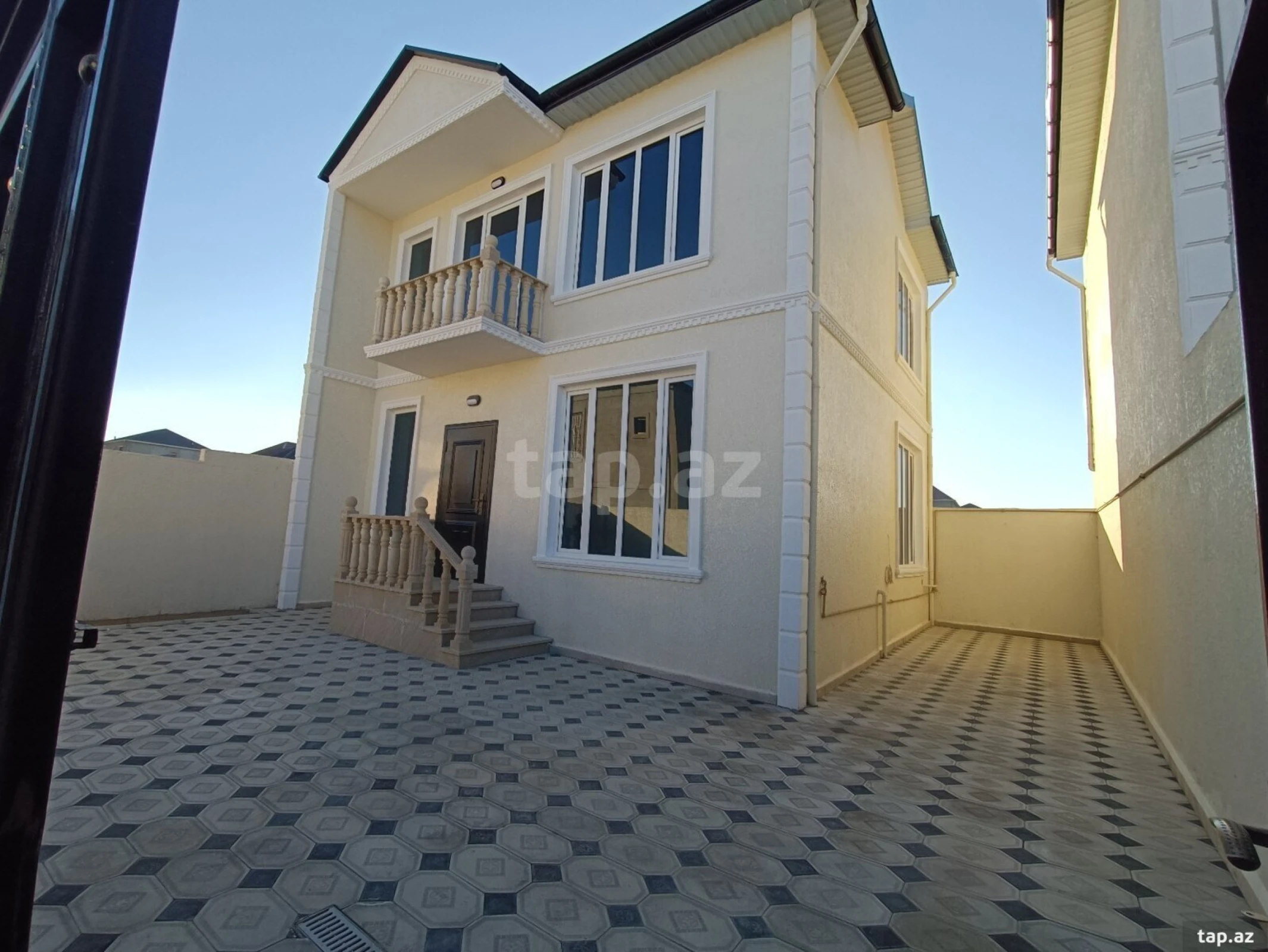 Satılır 4 otaqlı həyət evi