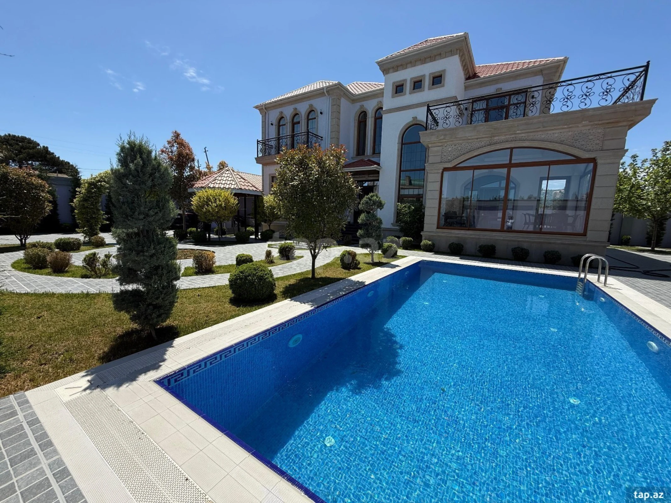 Satılır 5 otaqlı həyət evi