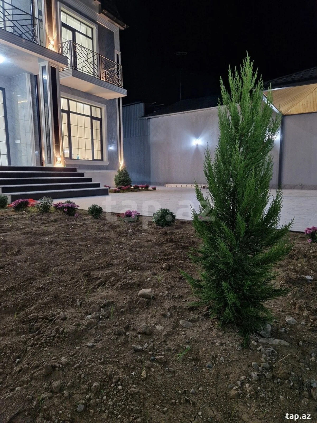 Satılır 5 otaqlı həyət evi