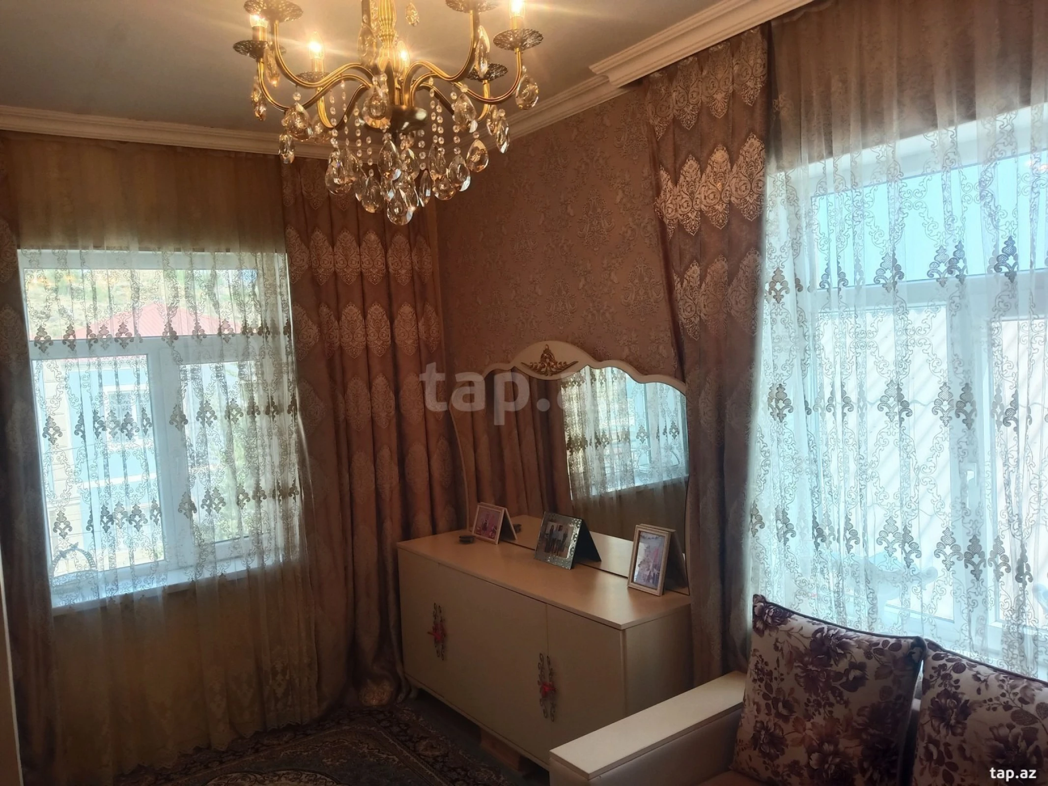 Satılır 7 otaqlı həyət evi