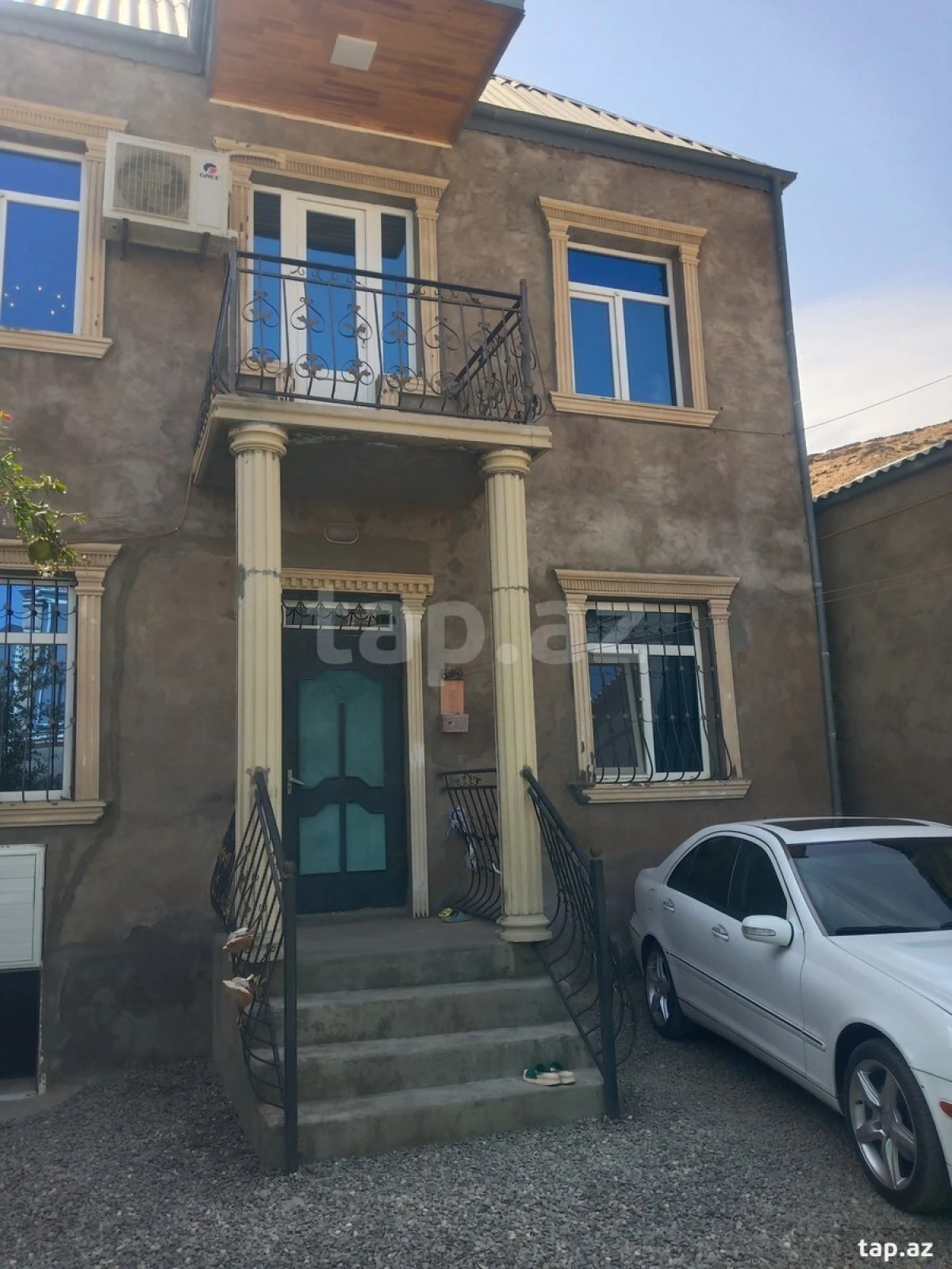 Satılır 7 otaqlı həyət evi