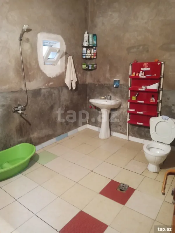 Satılır 7 otaqlı həyət evi