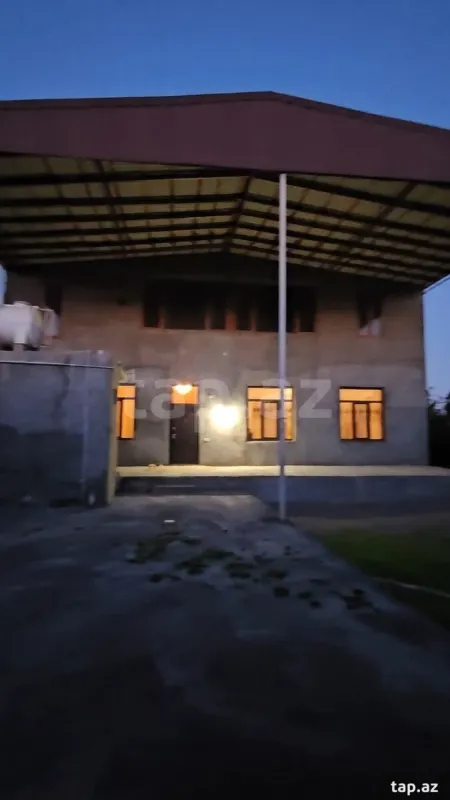 Satılır 8 otaqlı həyət evi 380 m²