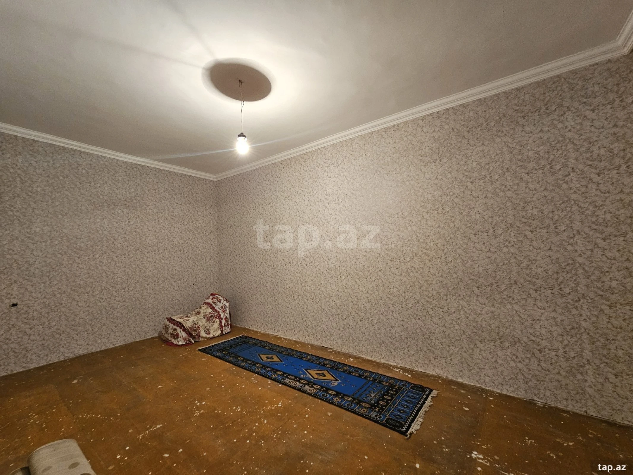 Satılır 8 otaqlı həyət evi 380 m²