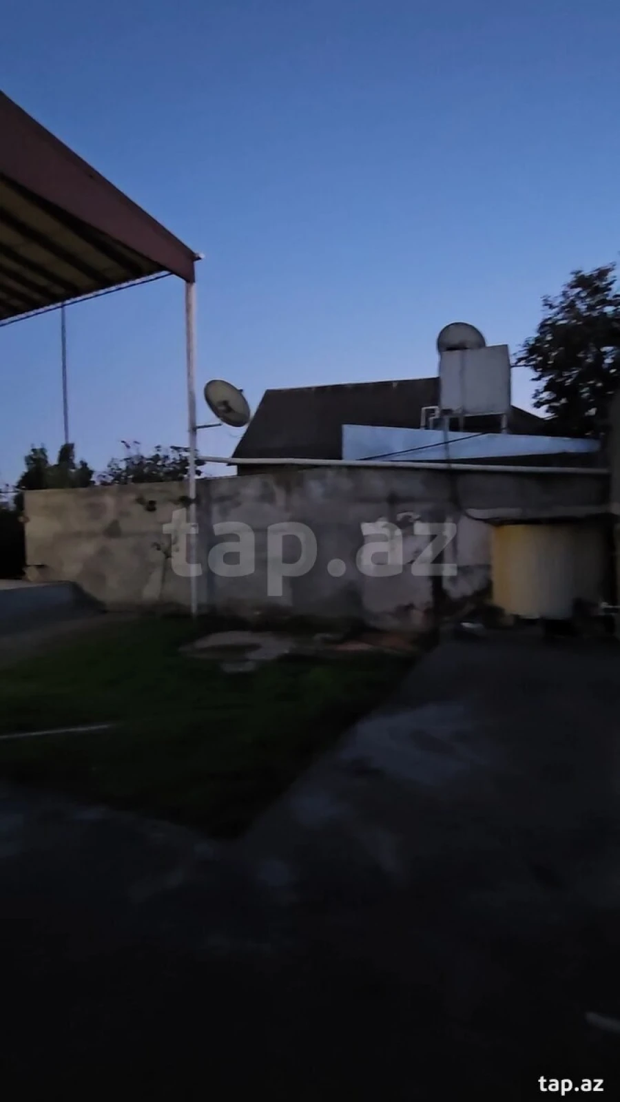 Satılır 8 otaqlı həyət evi 380 m²