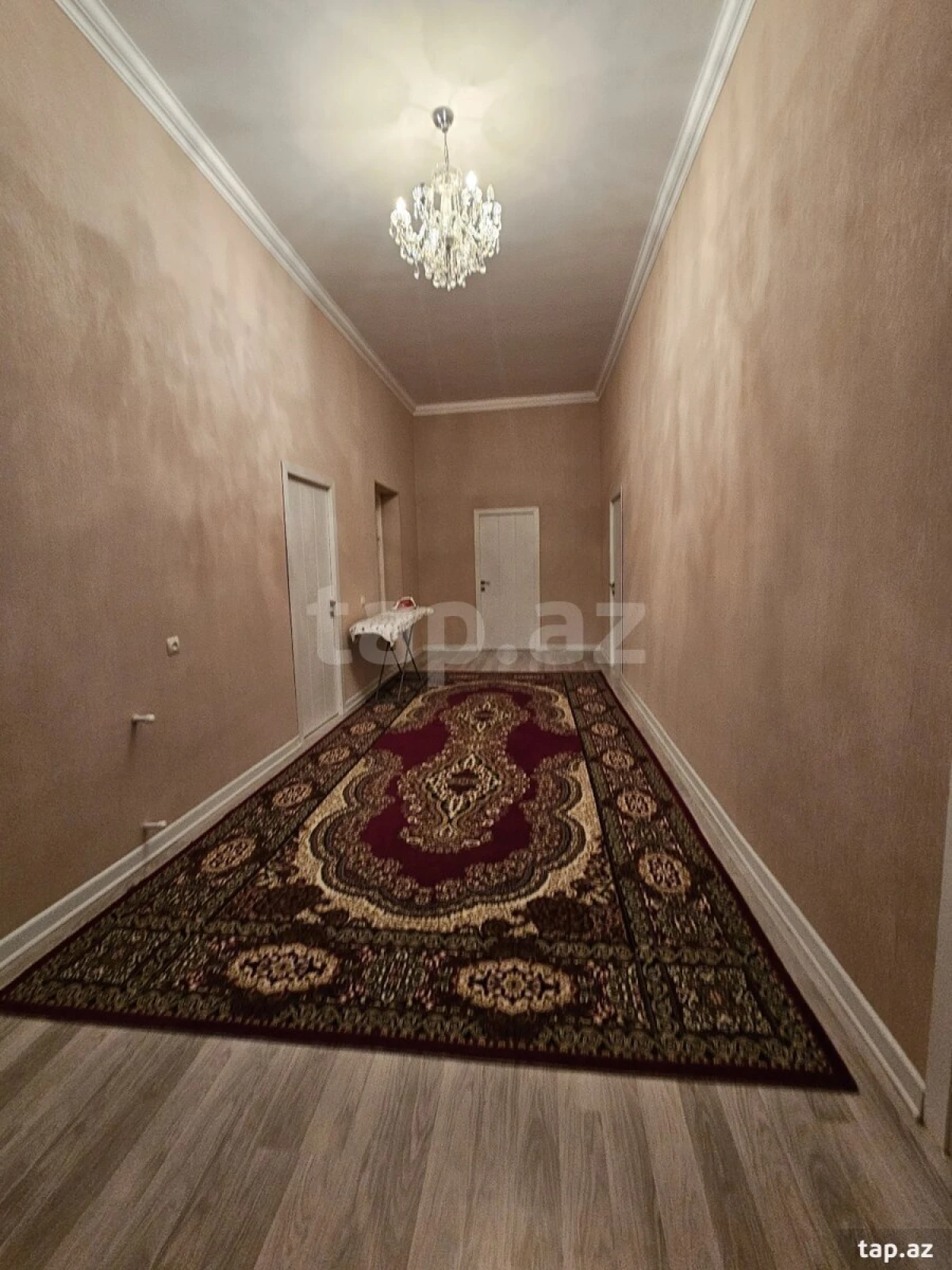 Satılır 8 otaqlı həyət evi 380 m²