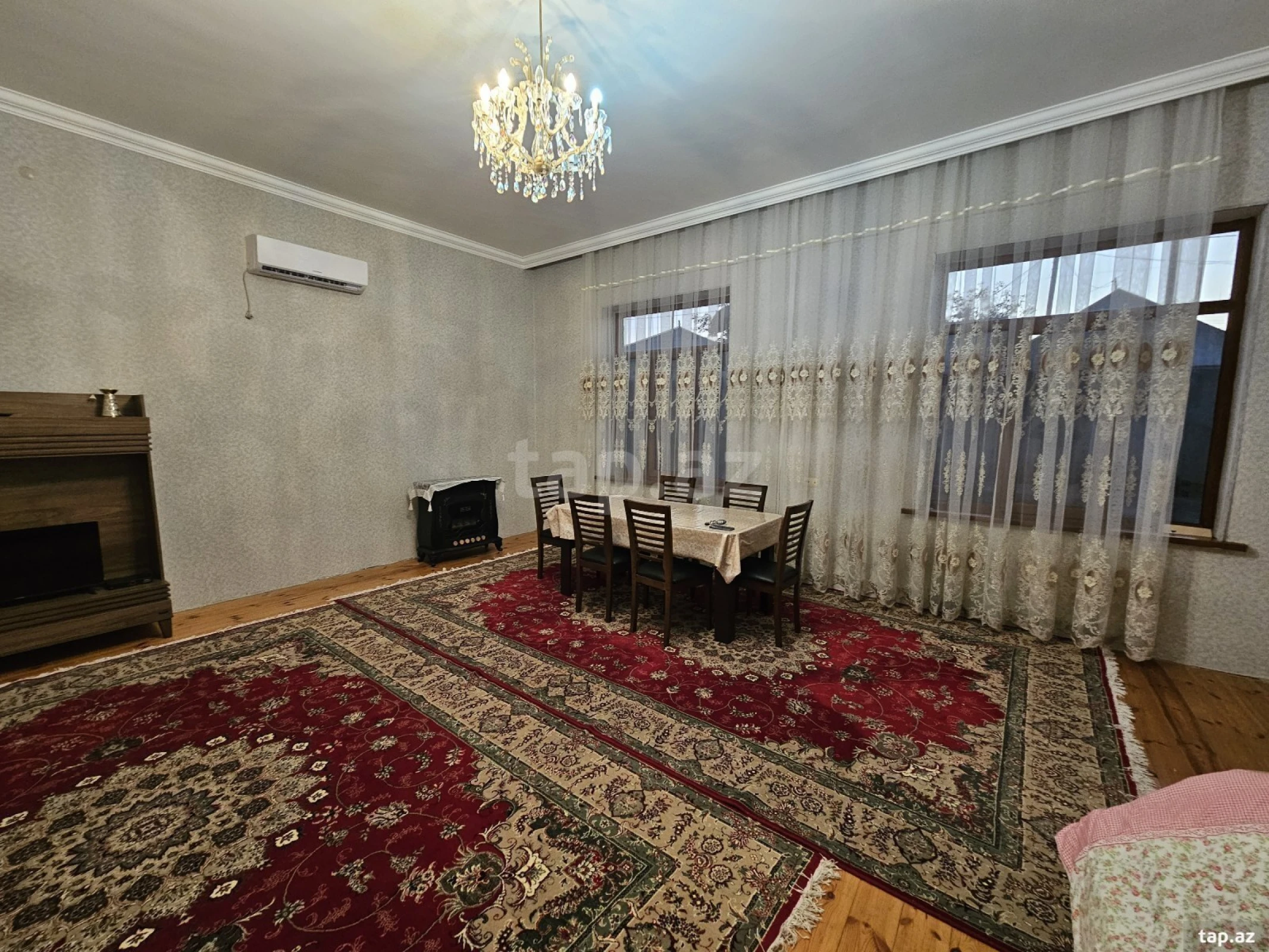 Satılır 8 otaqlı həyət evi 380 m²