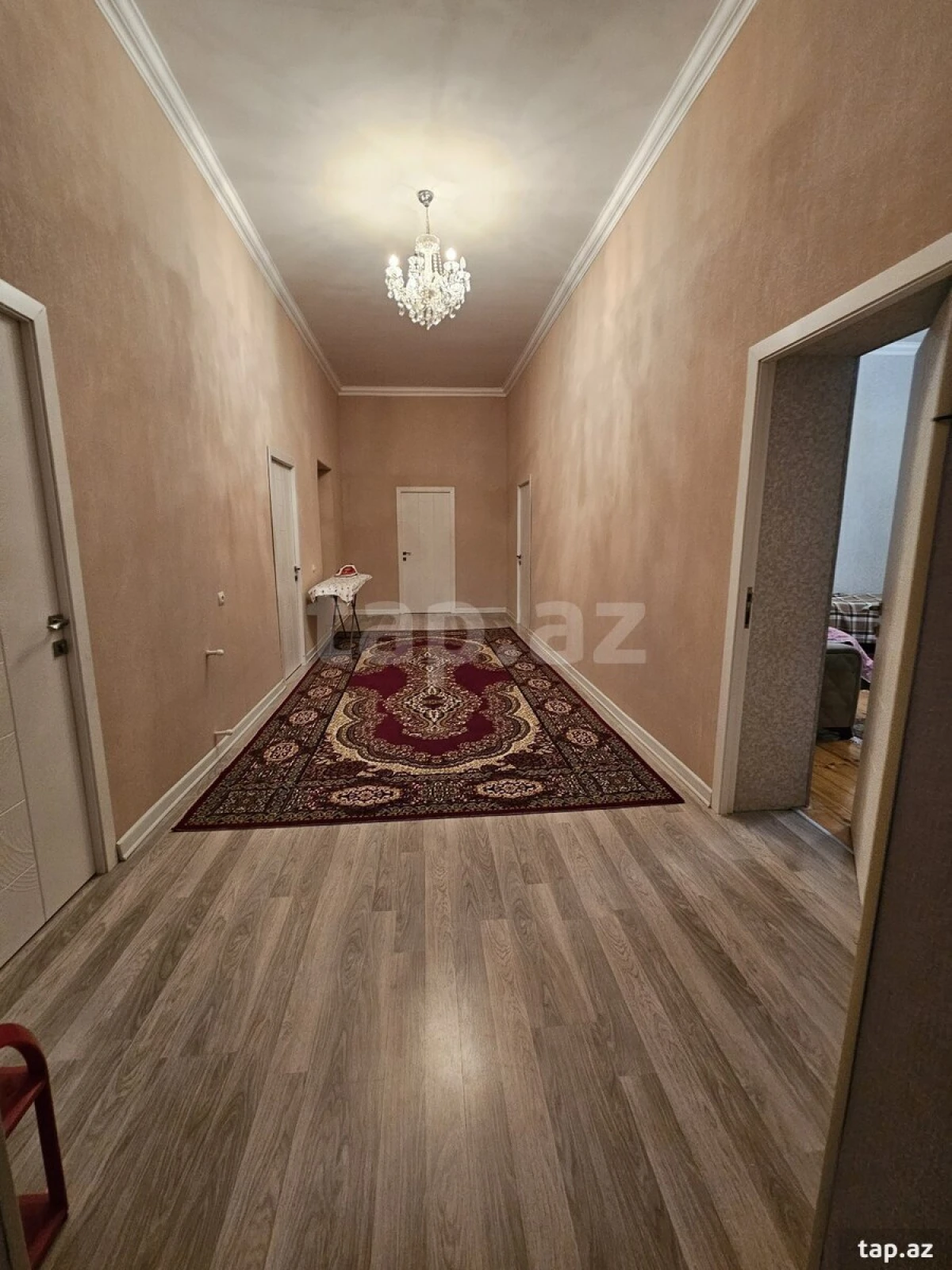 Satılır 8 otaqlı həyət evi 380 m²