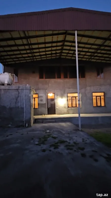 Satılır 8 otaqlı həyət evi 380 m²