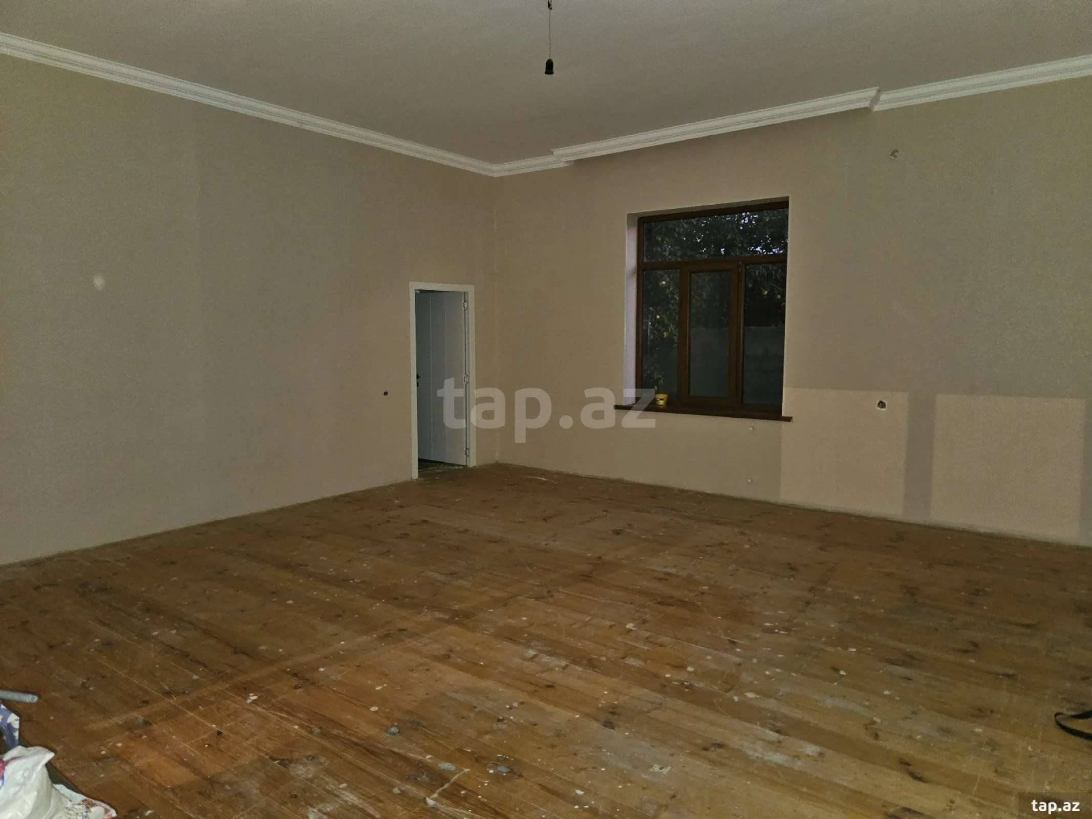 Satılır 8 otaqlı həyət evi 380 m²