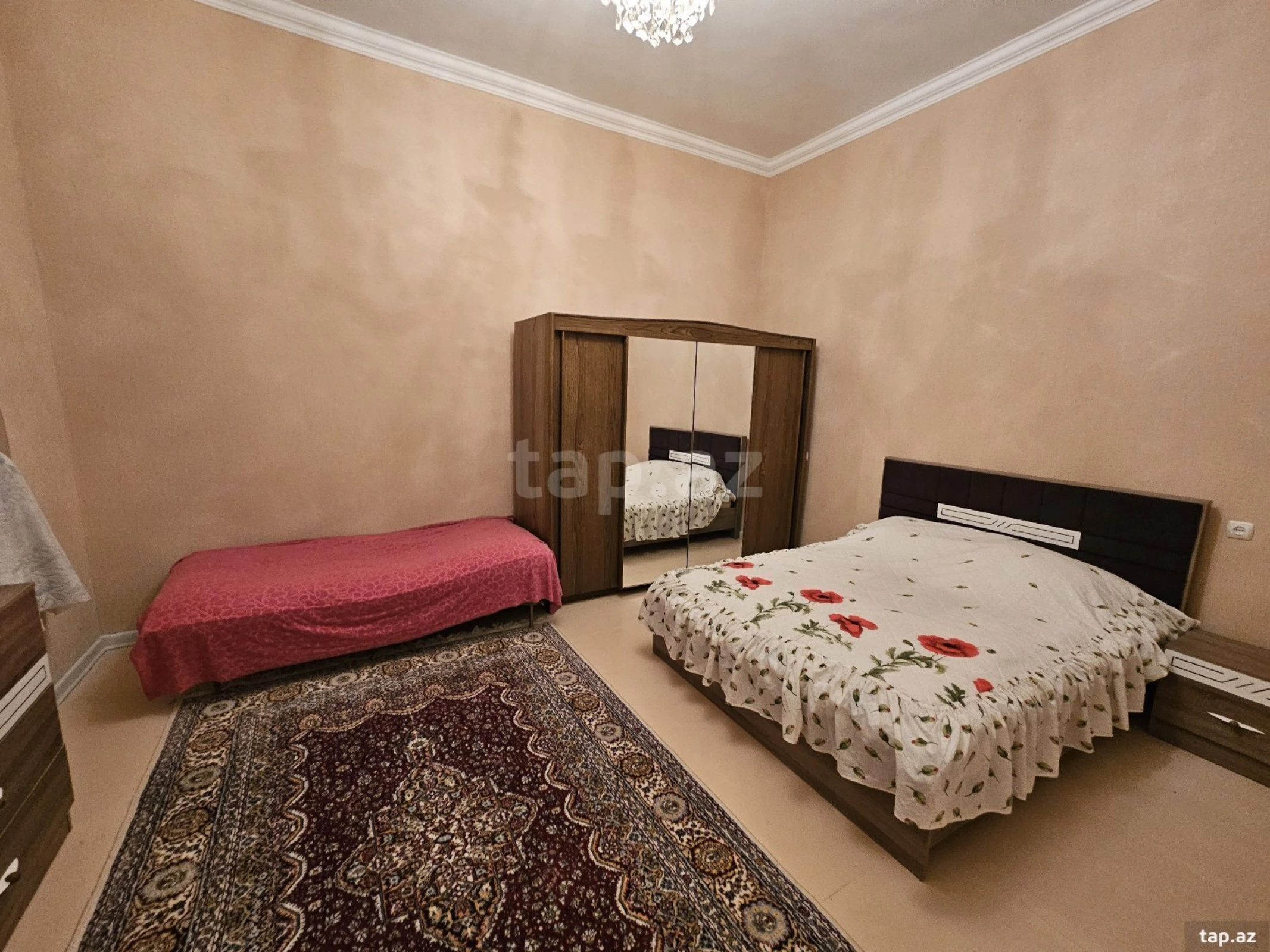 Satılır 8 otaqlı həyət evi 380 m²