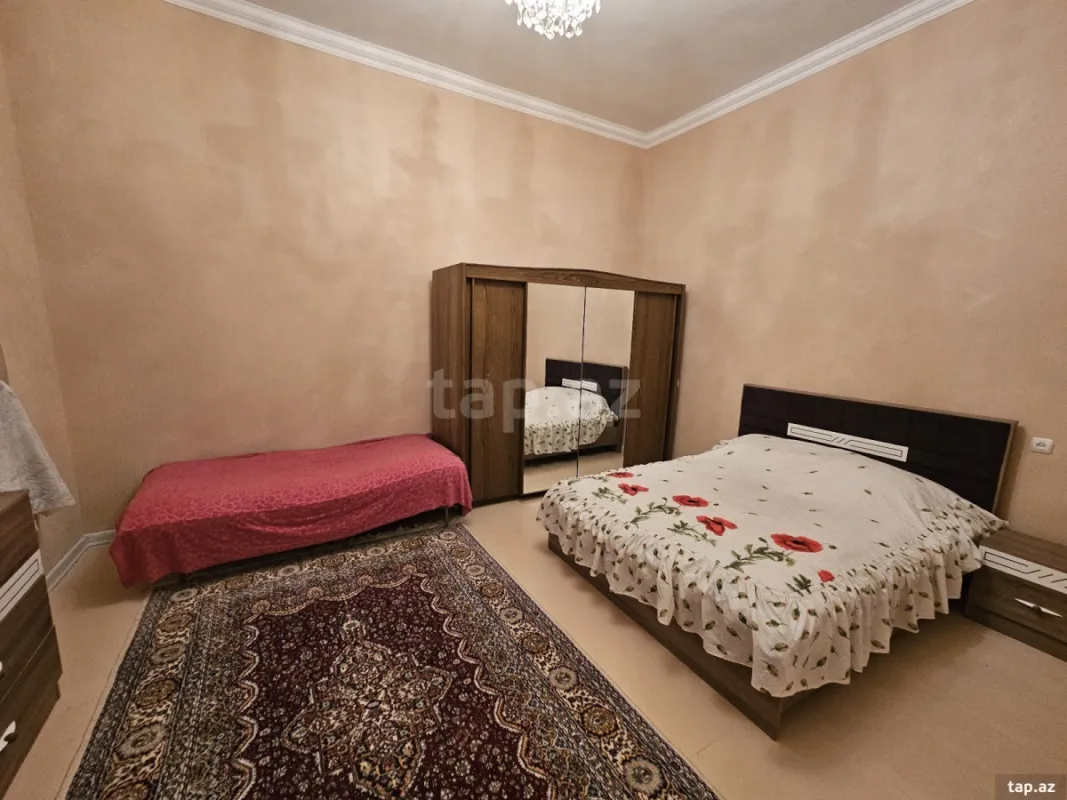 Satılır 8 otaqlı həyət evi 380 m²