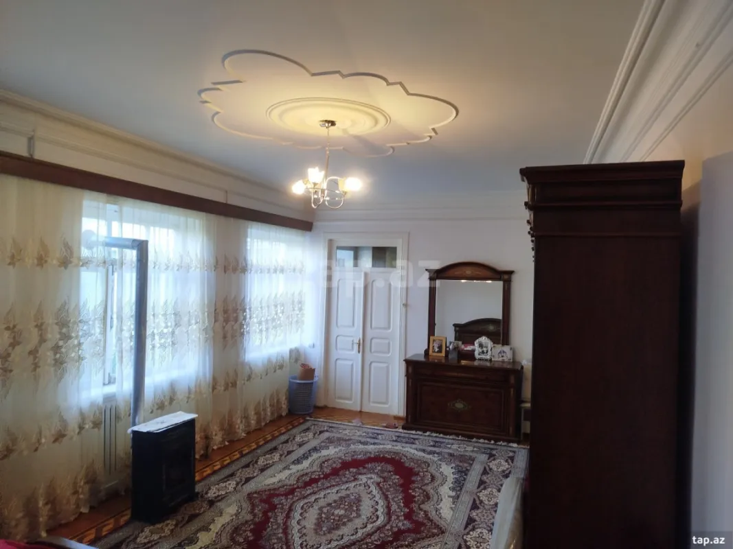 Satılır 4 otaqlı həyət evi