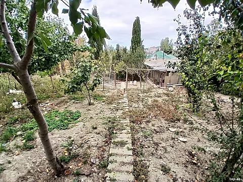 Satılır 9 otaqlı həyət evi