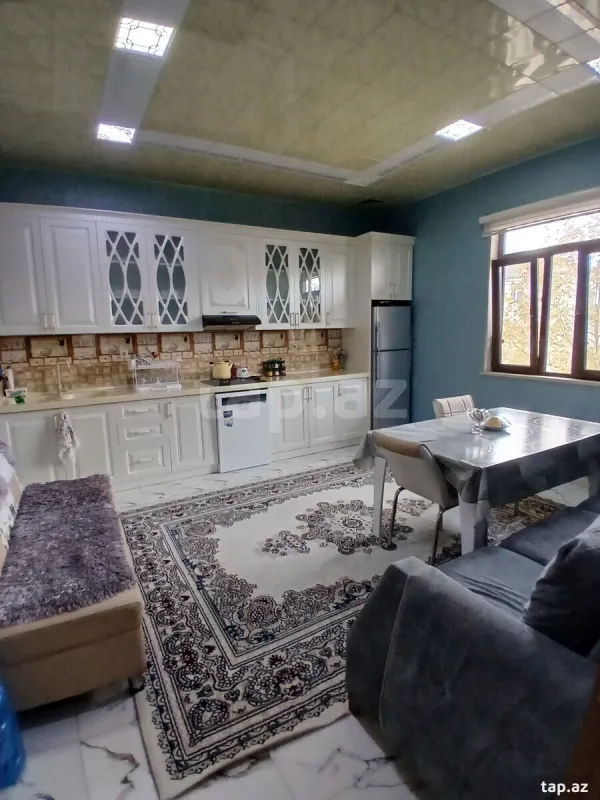 Satılır 9 otaqlı həyət evi