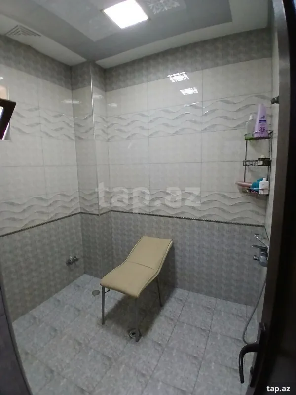 Satılır 9 otaqlı həyət evi