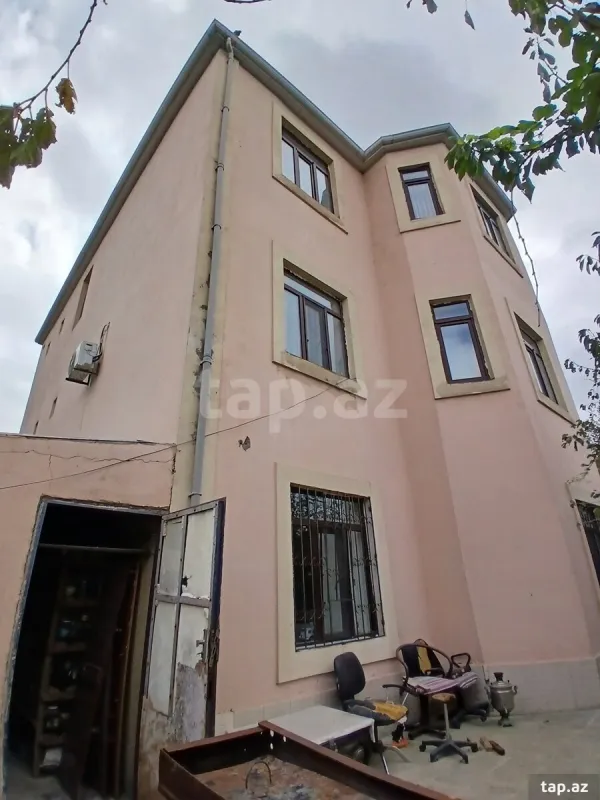 Satılır 9 otaqlı həyət evi