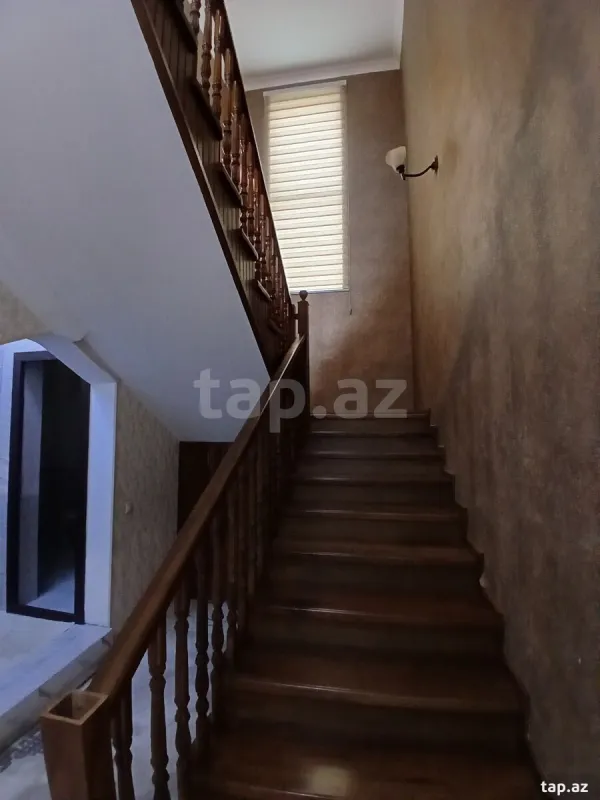 Satılır 9 otaqlı həyət evi